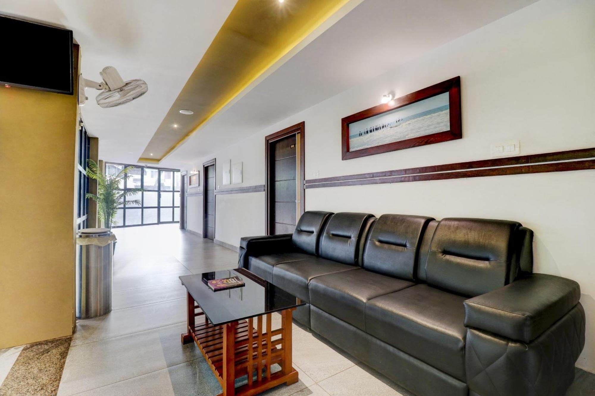 Townhouse Oak Central Suits Kozhikode Exterior photo