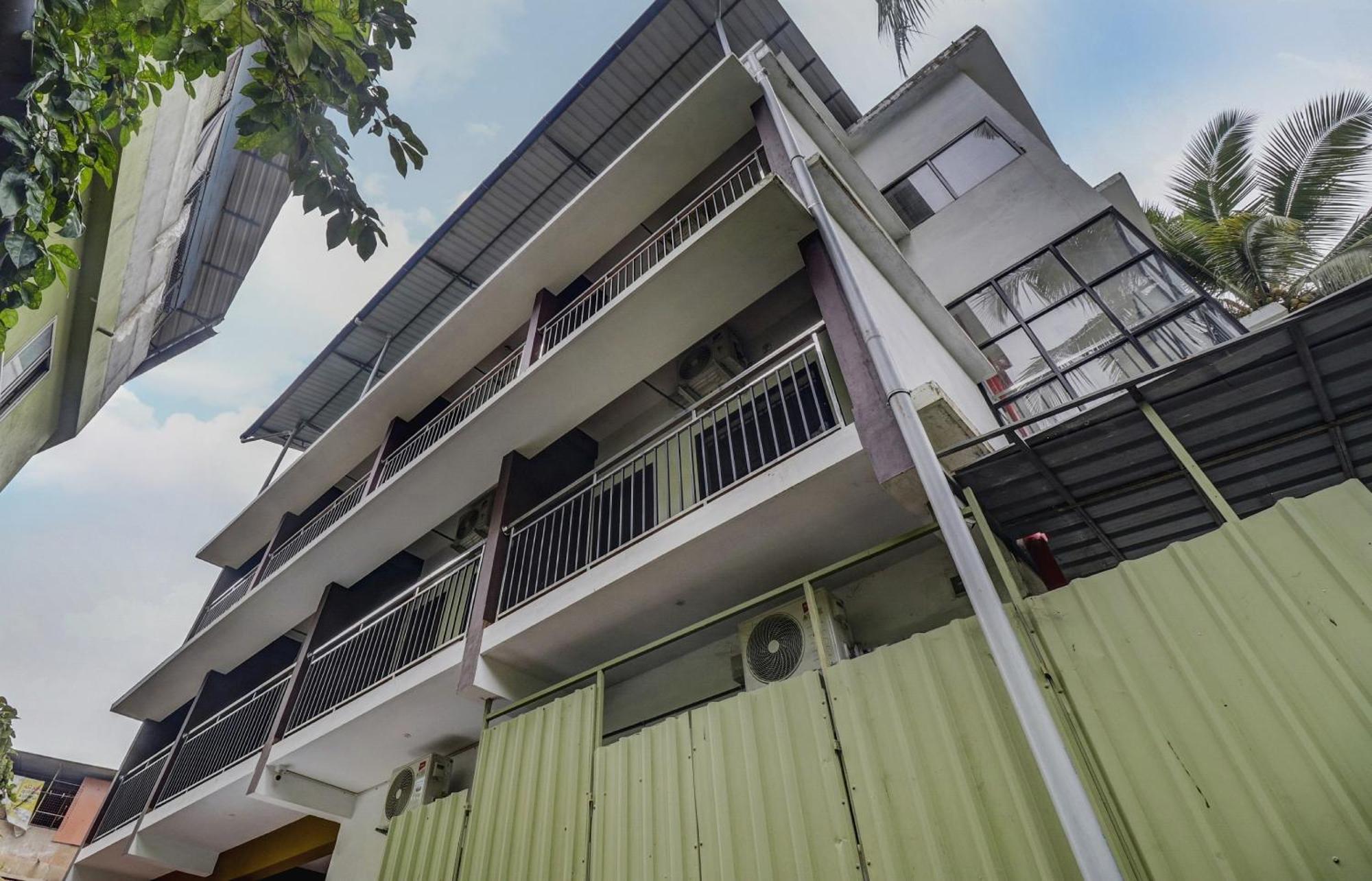Townhouse Oak Central Suits Kozhikode Exterior photo