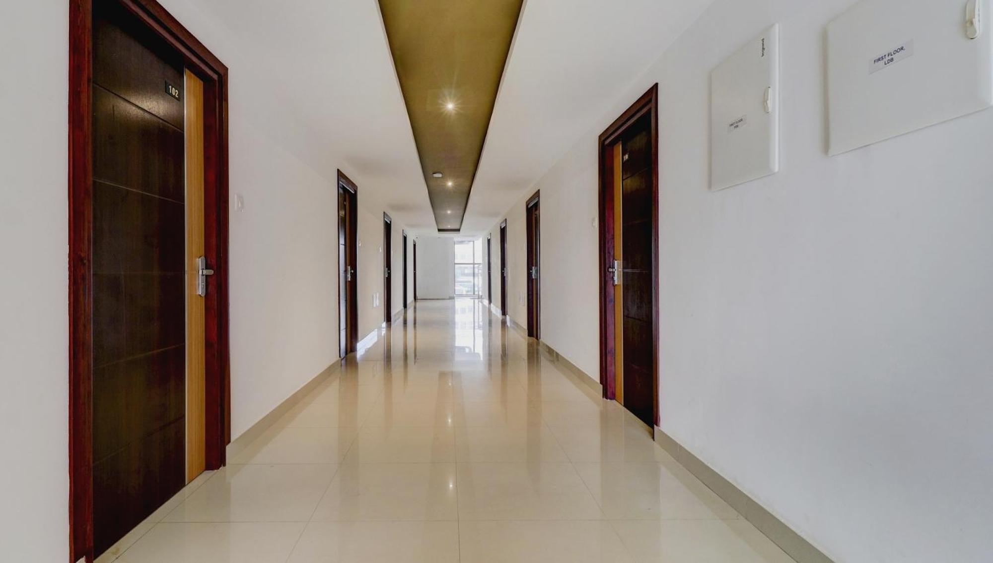 Townhouse Oak Central Suits Kozhikode Exterior photo