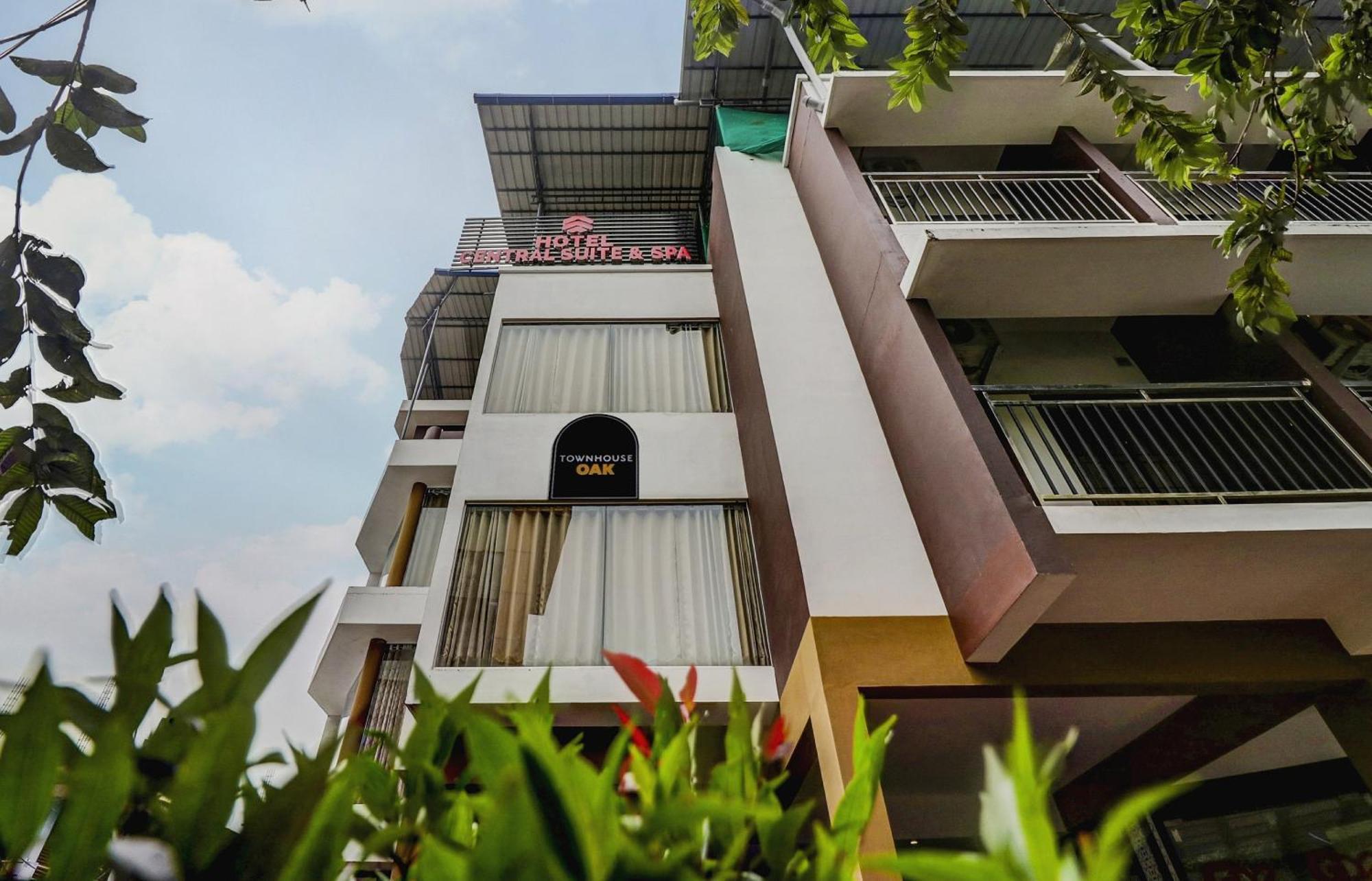 Townhouse Oak Central Suits Kozhikode Exterior photo