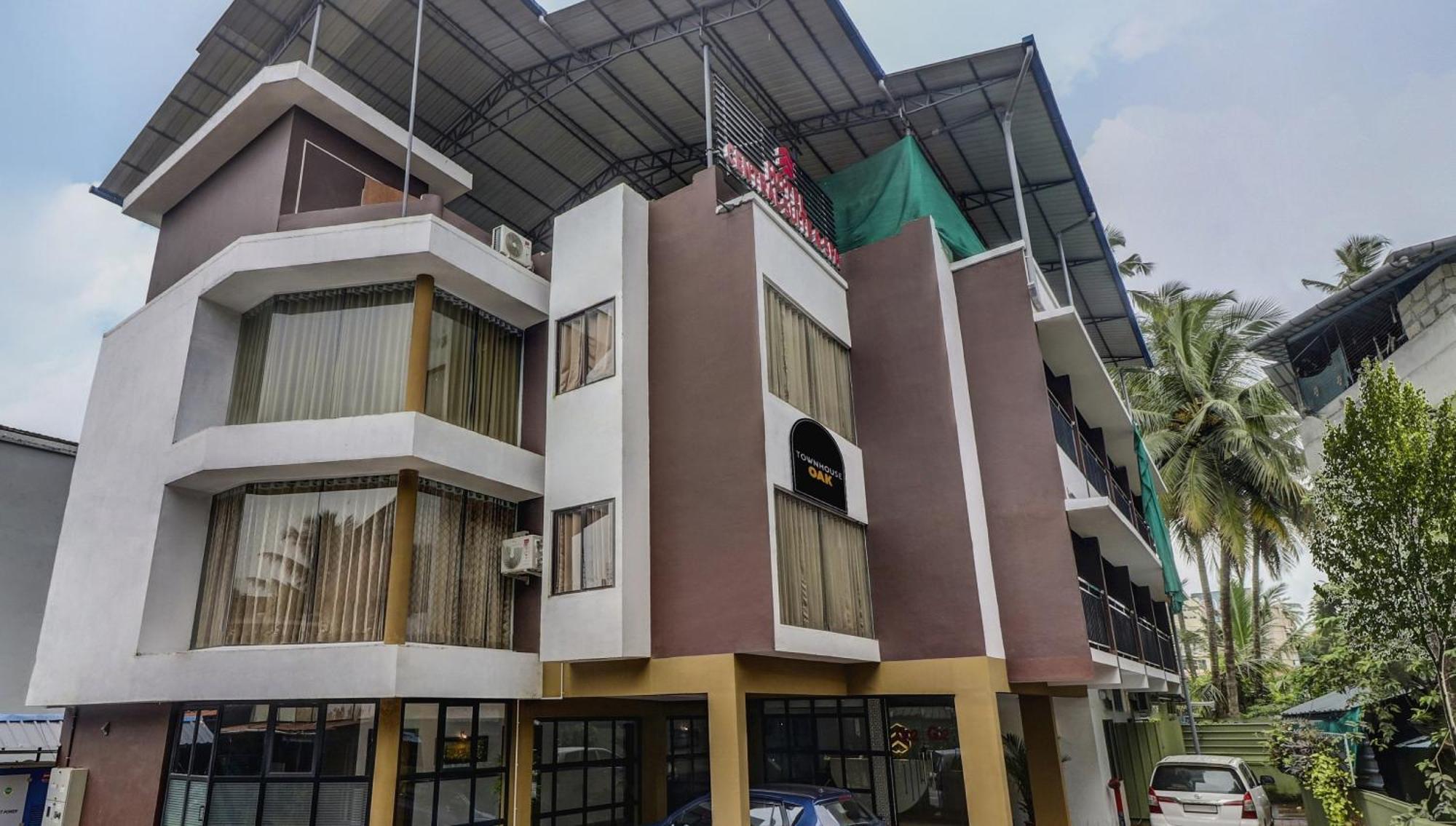 Townhouse Oak Central Suits Kozhikode Exterior photo