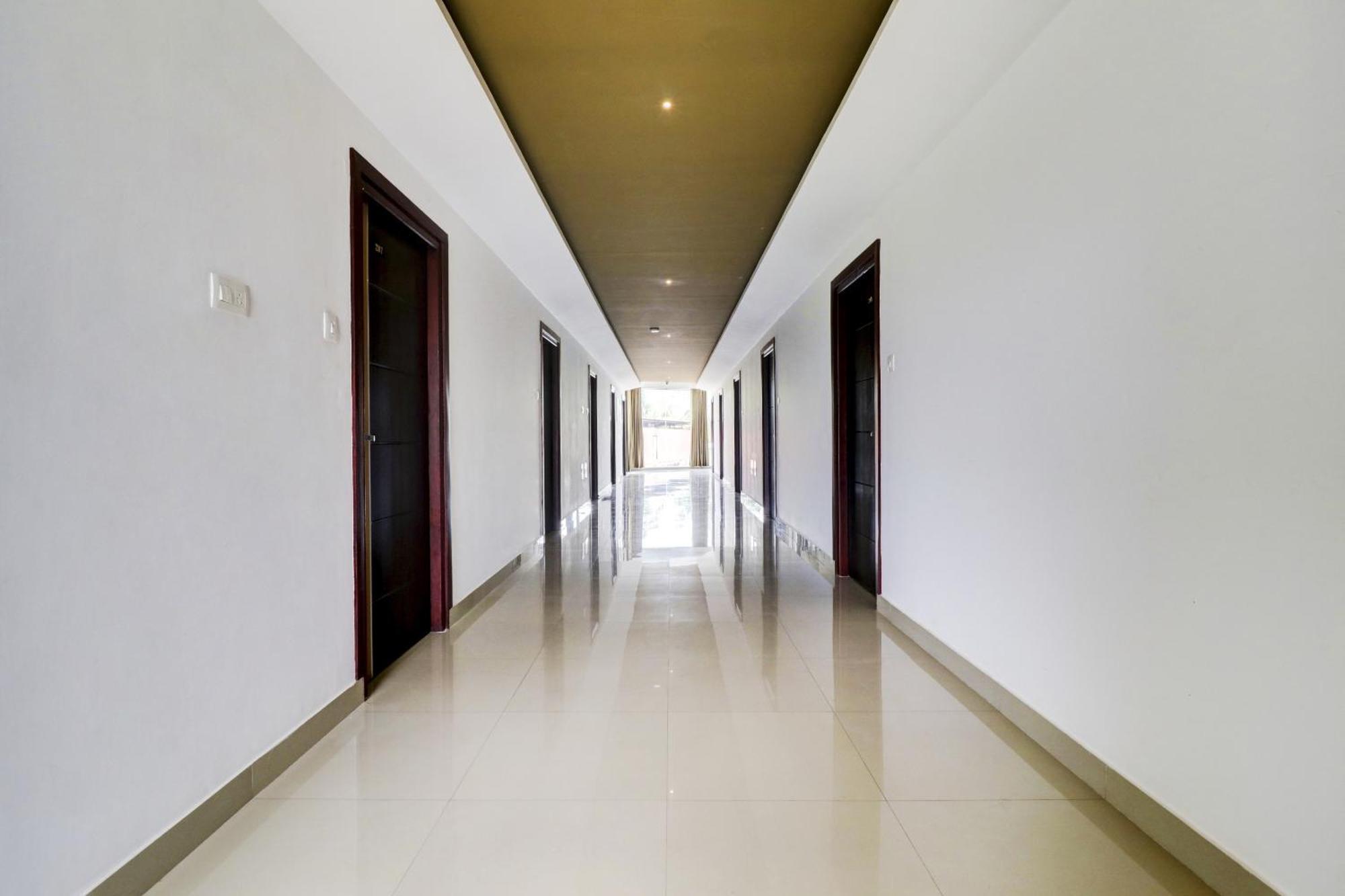 Townhouse Oak Central Suits Kozhikode Exterior photo