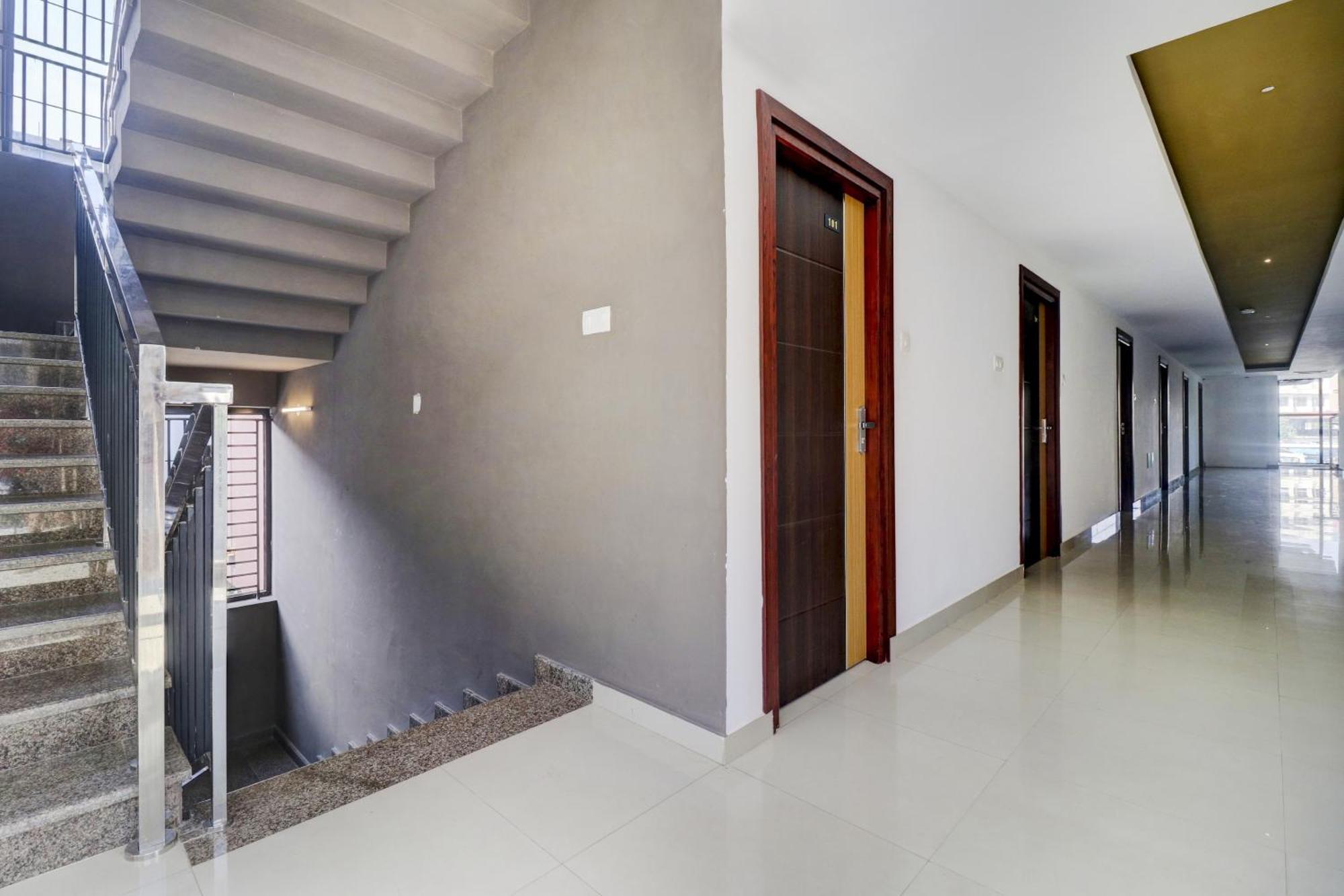 Townhouse Oak Central Suits Kozhikode Exterior photo