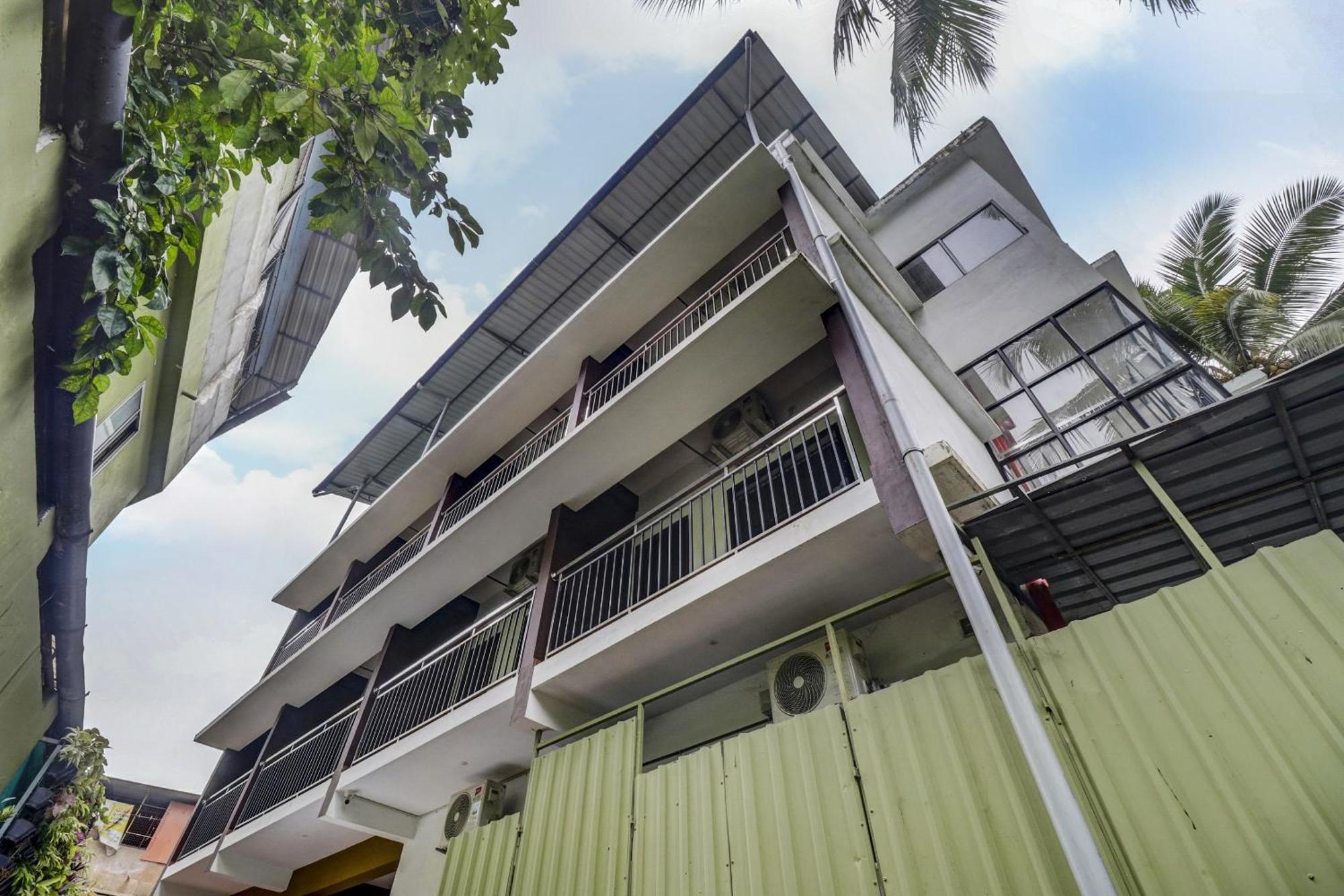 Townhouse Oak Central Suits Kozhikode Exterior photo