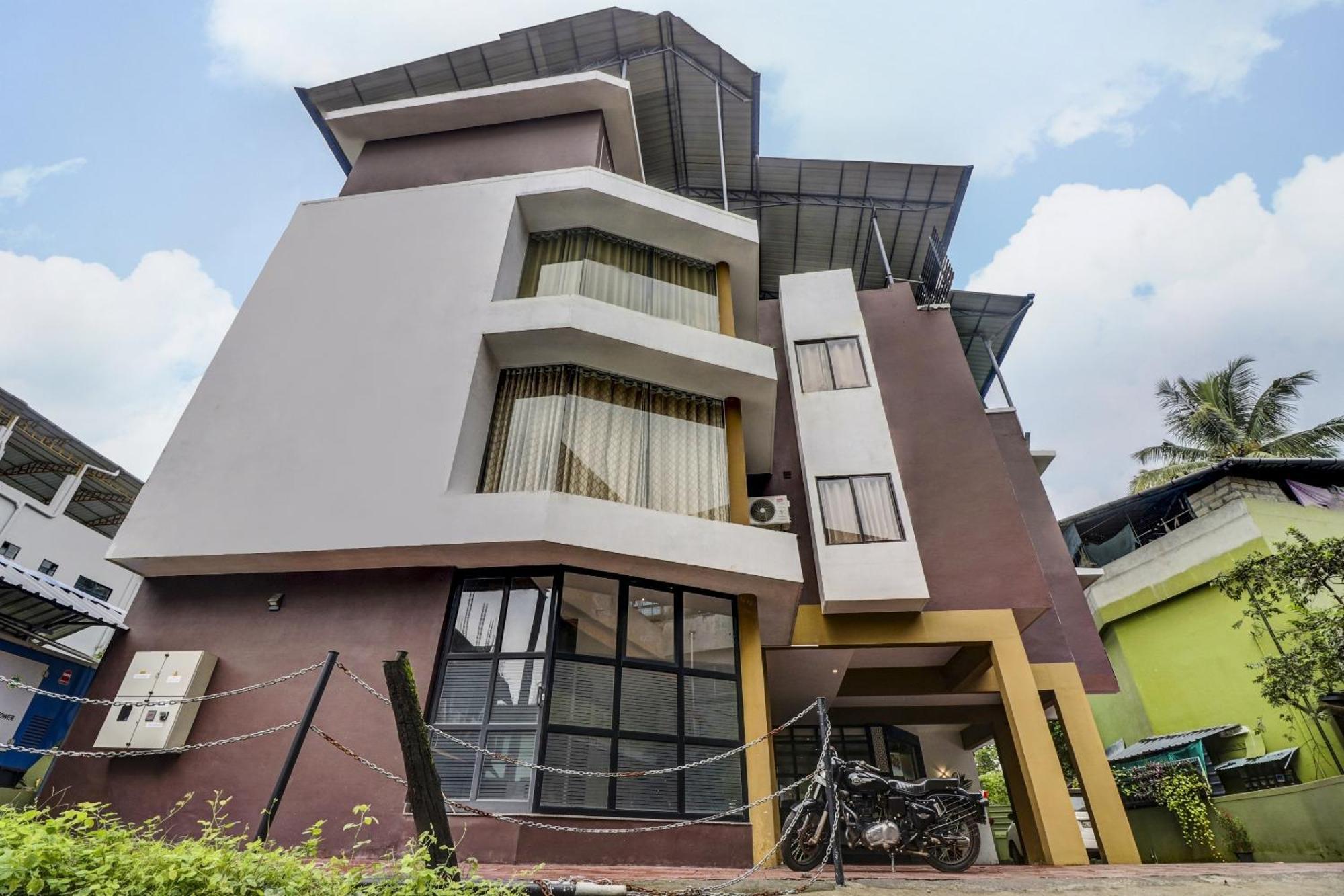 Townhouse Oak Central Suits Kozhikode Exterior photo