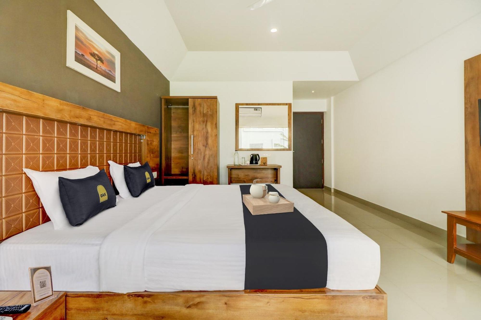 Townhouse Oak Central Suits Kozhikode Exterior photo