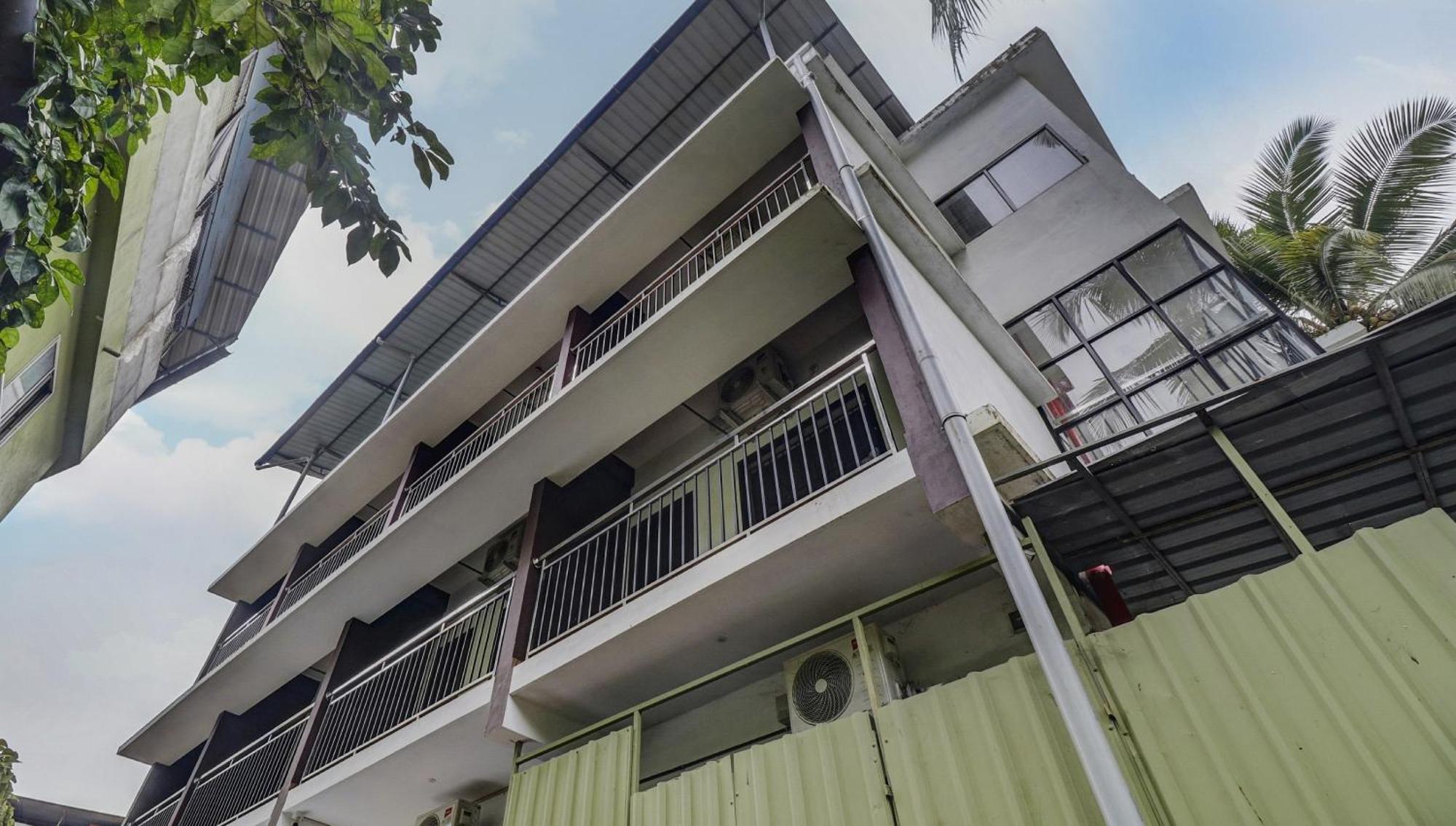 Townhouse Oak Central Suits Kozhikode Exterior photo