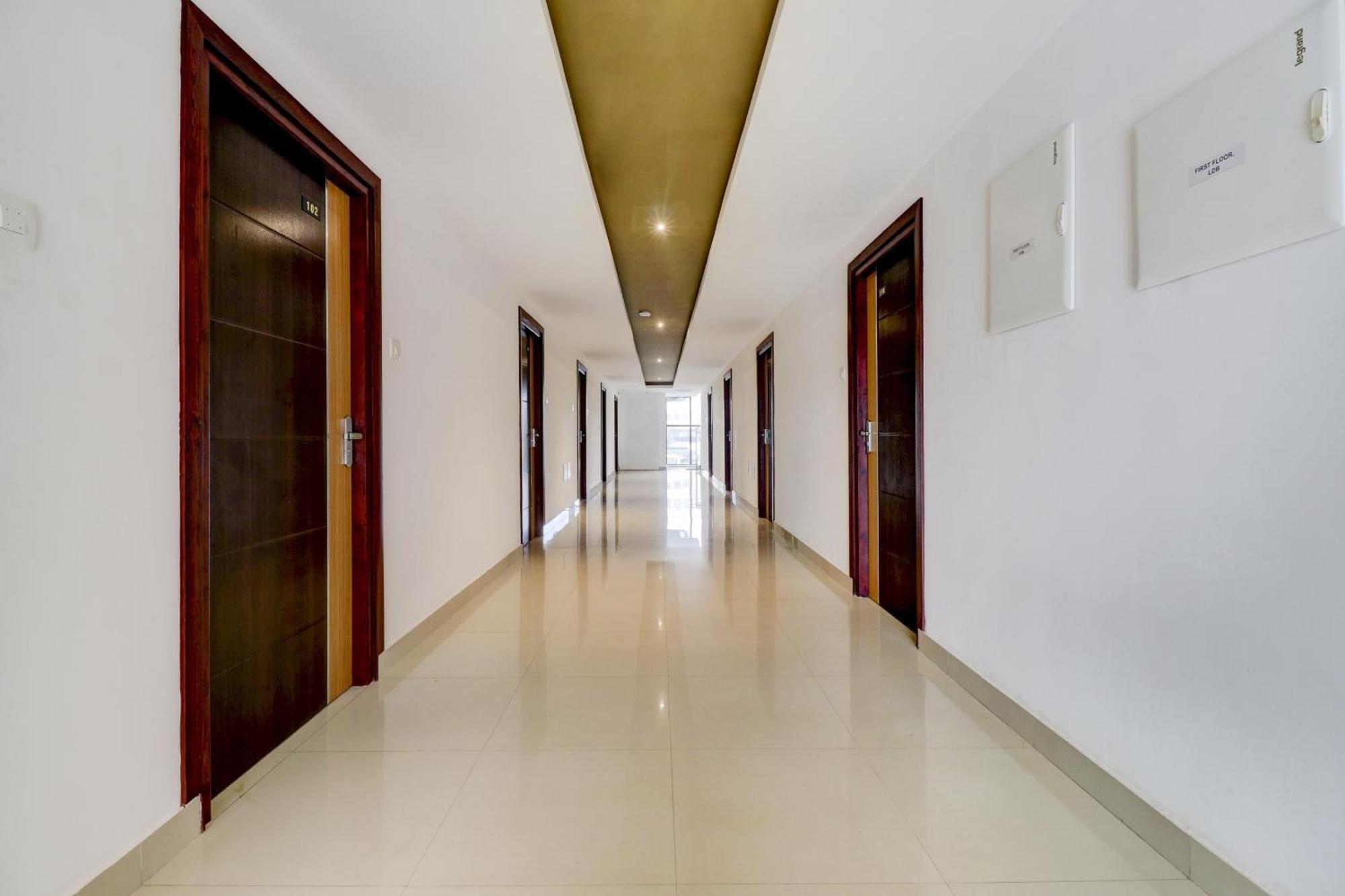 Townhouse Oak Central Suits Kozhikode Exterior photo
