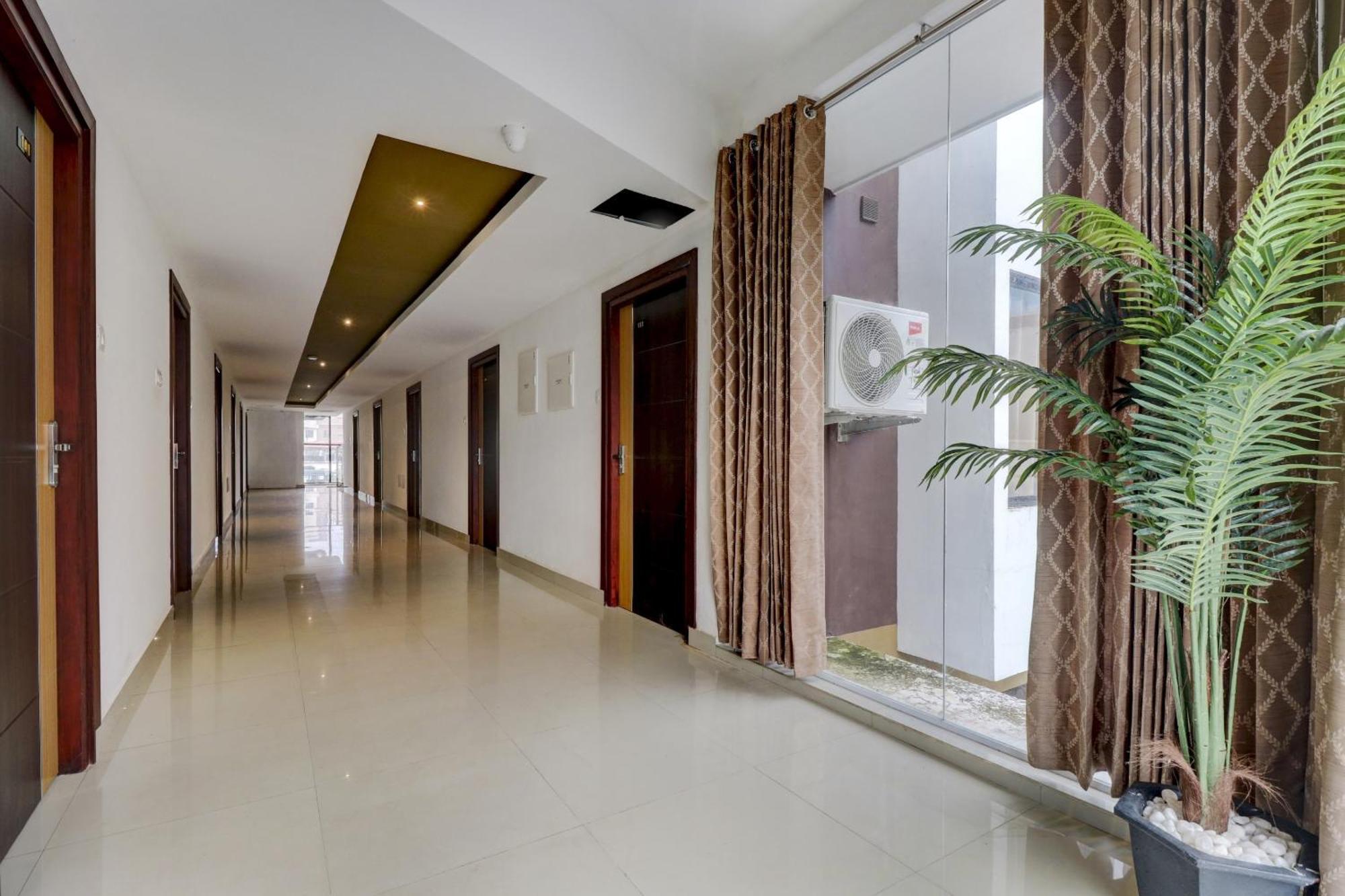 Townhouse Oak Central Suits Kozhikode Exterior photo