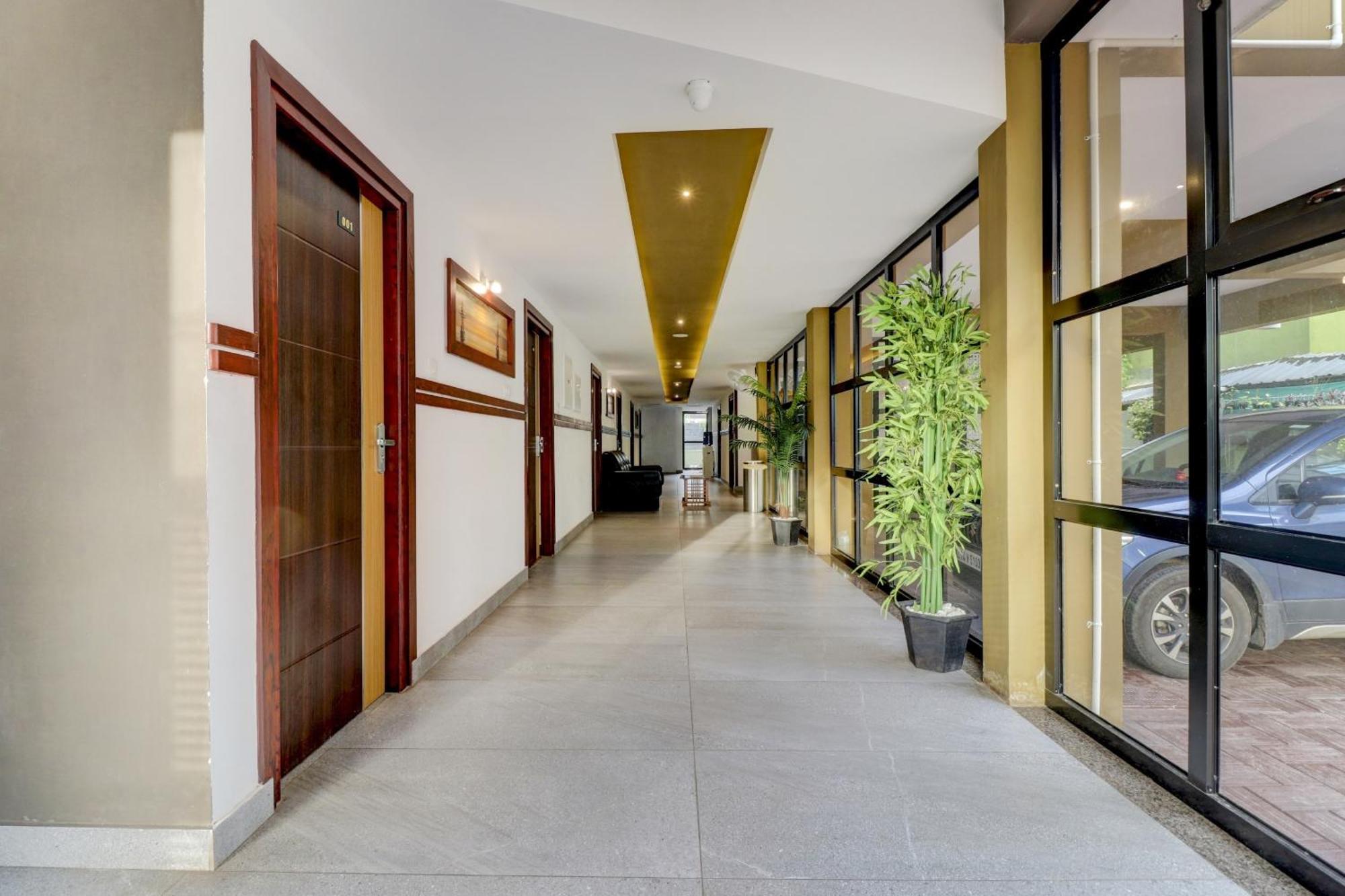 Townhouse Oak Central Suits Kozhikode Exterior photo
