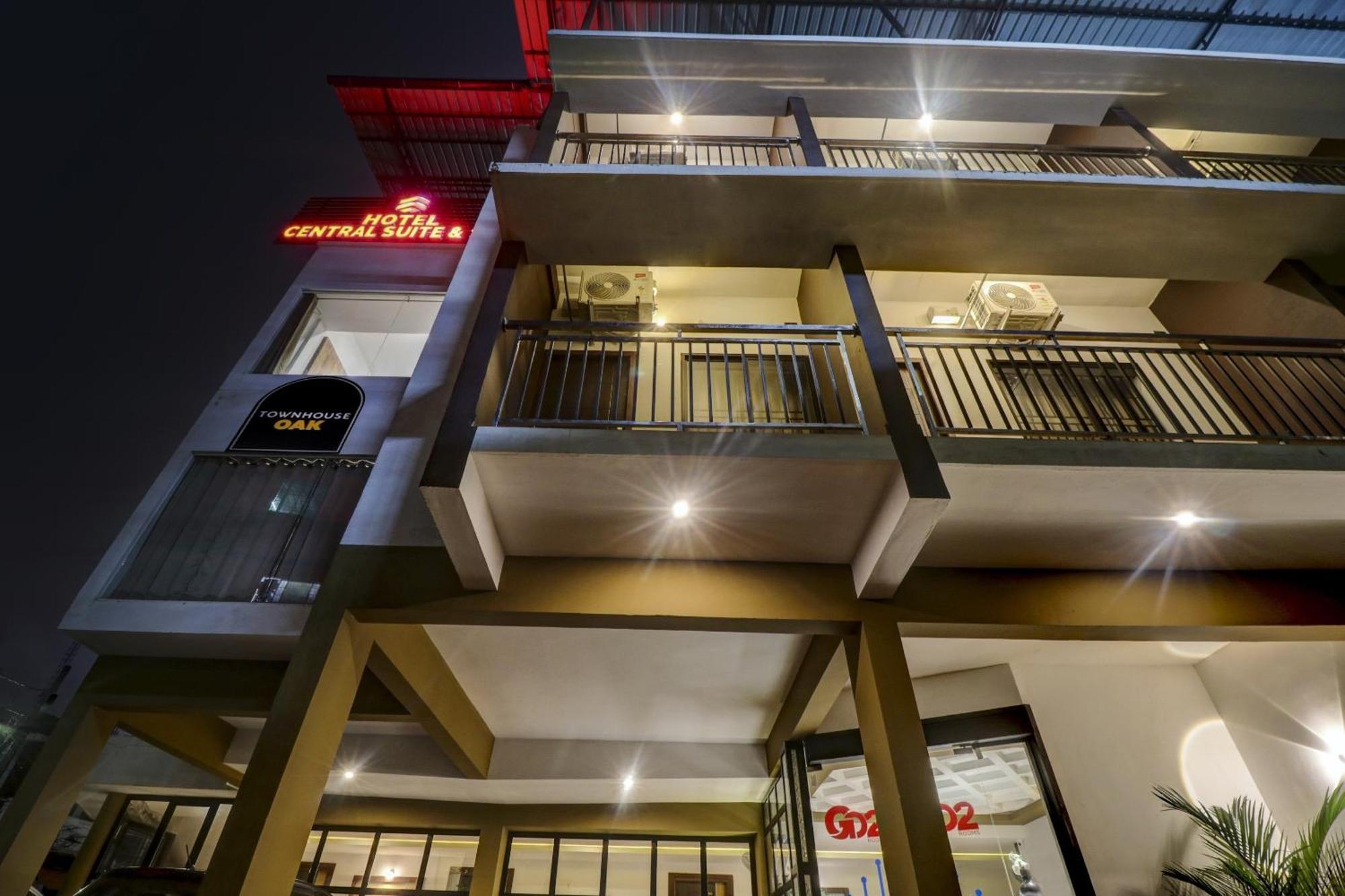 Townhouse Oak Central Suits Kozhikode Exterior photo