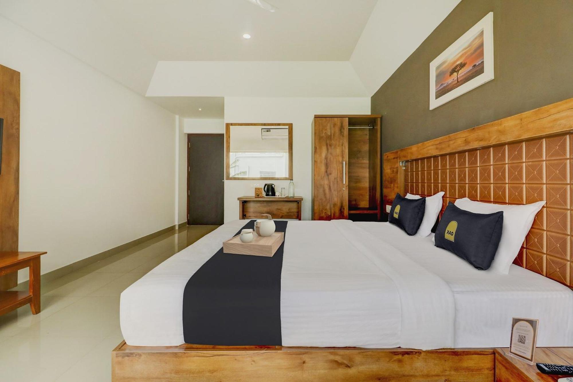 Townhouse Oak Central Suits Kozhikode Exterior photo