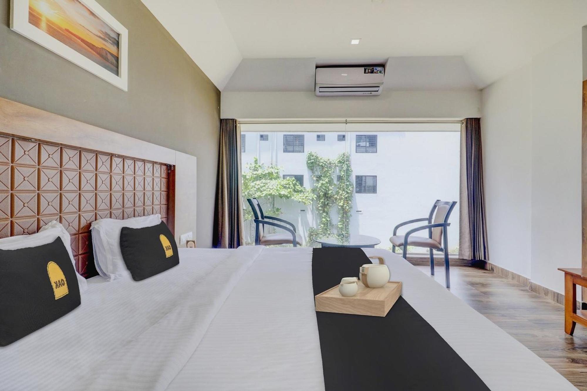 Townhouse Oak Central Suits Kozhikode Exterior photo